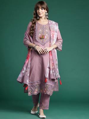 Floral Embroidered Thread Work Linen Kurta with Trousers & Dupatta 1