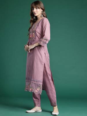 Floral Embroidered Thread Work Linen Kurta with Trousers & Dupatta 6