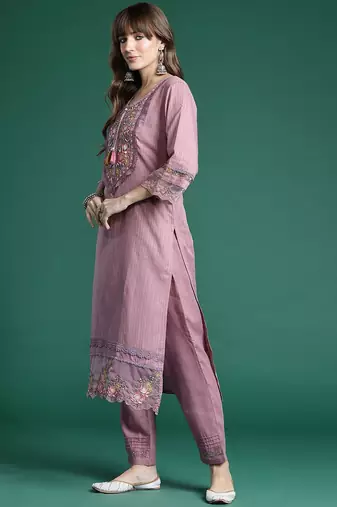 Floral Embroidered Thread Work Linen Kurta with Trousers & Dupatta