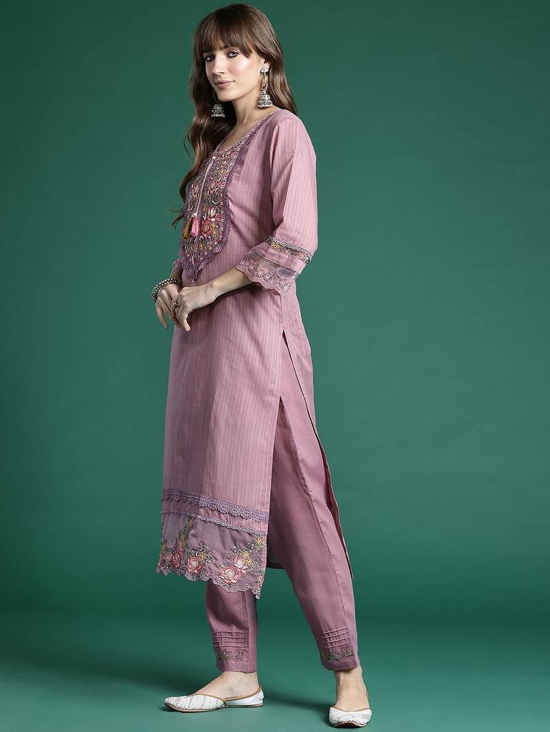 Floral Embroidered Thread Work Linen Kurta with Trousers & Dupatta