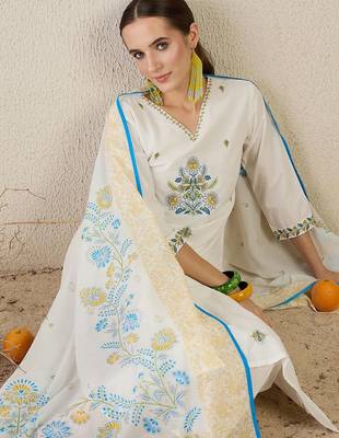 Women Floral Embroidered Regular Thread Work Pure Cotton Kurta with Trousers & With Dupatta 2