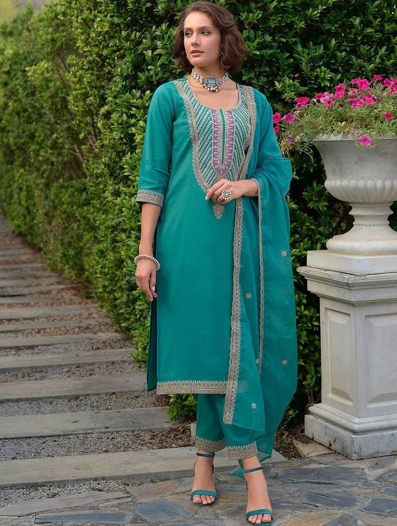 Ethnic Motifs Yoke Design Straight Kurta with Trousers & Dupatta