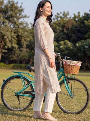 Women Striped Regular Pure Cotton Kurta with Trousers 3
