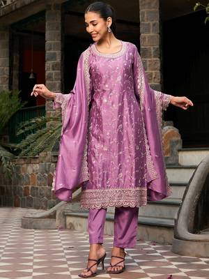 Floral Embroidered Regular Thread Work Straight Kurta with Trousers & Dupatta 1