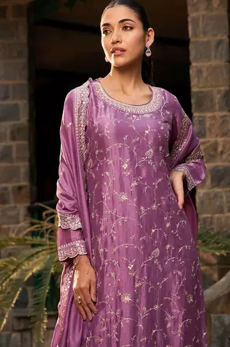 Floral Embroidered Regular Thread Work Straight Kurta with Trousers & Dupatta