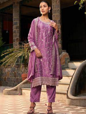 Floral Embroidered Regular Thread Work Straight Kurta with Trousers & Dupatta 4