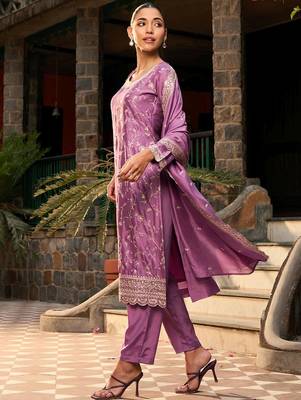 Floral Embroidered Regular Thread Work Straight Kurta with Trousers & Dupatta 5