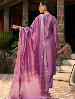 Floral Embroidered Regular Thread Work Straight Kurta with Trousers & Dupatta 6
