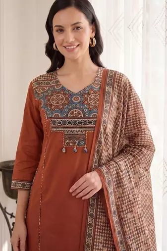 Women Ethnic Motifs Embroidered Regular Thread Work Pure Cotton Kurta with Trousers & With Dupatta