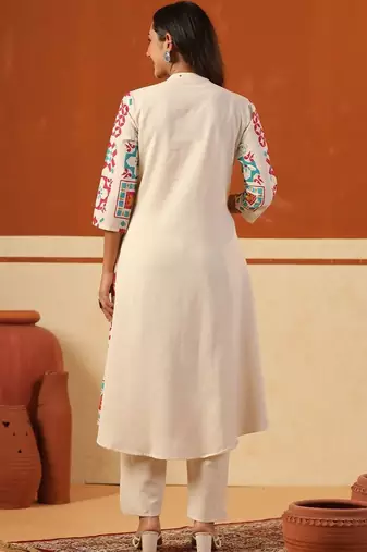 Women Printed Regular Kurta with Trousers