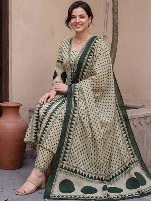 Women Printed Regular Pure Cotton Kurta with Trousers & With Dupatta 1