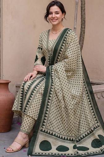 Women Printed Regular Pure Cotton Kurta with Trousers & With Dupatta
