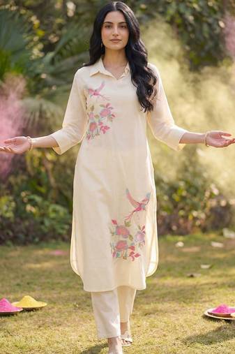 Women Floral Embroidered Regular Thread Work Kurta with Trousers