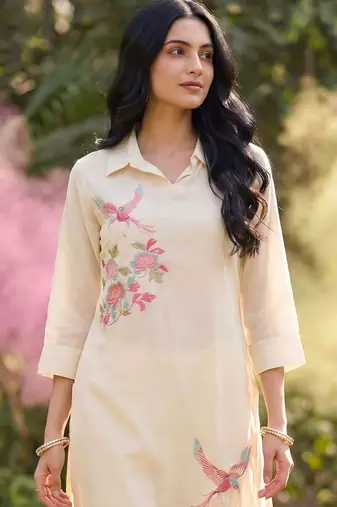 Women Floral Embroidered Regular Thread Work Kurta with Trousers