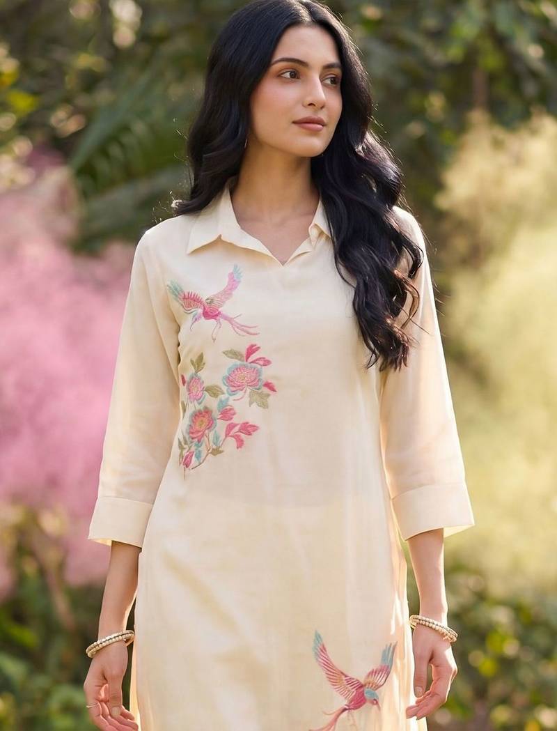 Women Floral Embroidered Regular Thread Work Kurta with Trousers
