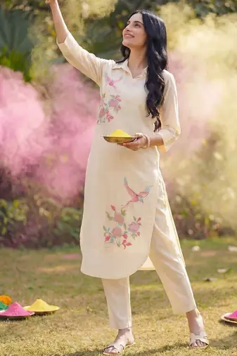 Women Floral Embroidered Regular Thread Work Kurta with Trousers