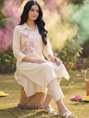 Women Floral Embroidered Regular Thread Work Kurta with Trousers 4