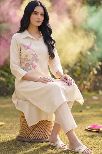 Women Floral Embroidered Regular Thread Work Kurta with Trousers