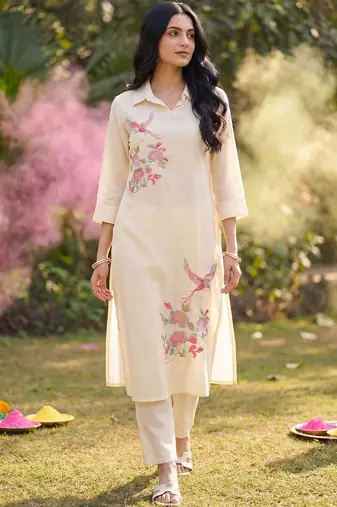 Women Floral Embroidered Regular Thread Work Kurta with Trousers