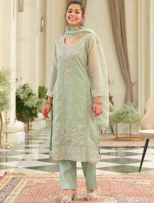 Ethnic Motifs Embroidered Sequinned Kurta With Trousers & Dupatta 5