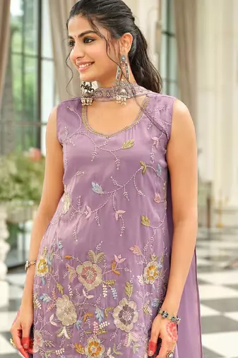 Women Floral Embroidered Kurta with Palazzos & Dupatta
