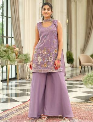 Women Floral Embroidered Kurta with Palazzos & Dupatta 4