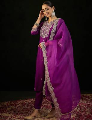 Notched Neck Floral Embroidered Liva Kurta with Trouser & Dupatta 7