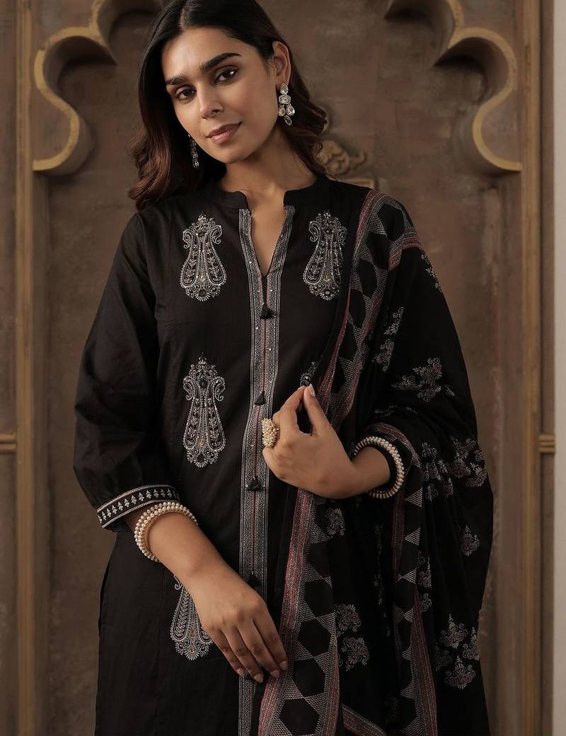 Women Ethnic Motifs Embroidered Thread Work Cotton Kurta with Trousers & Dupatta