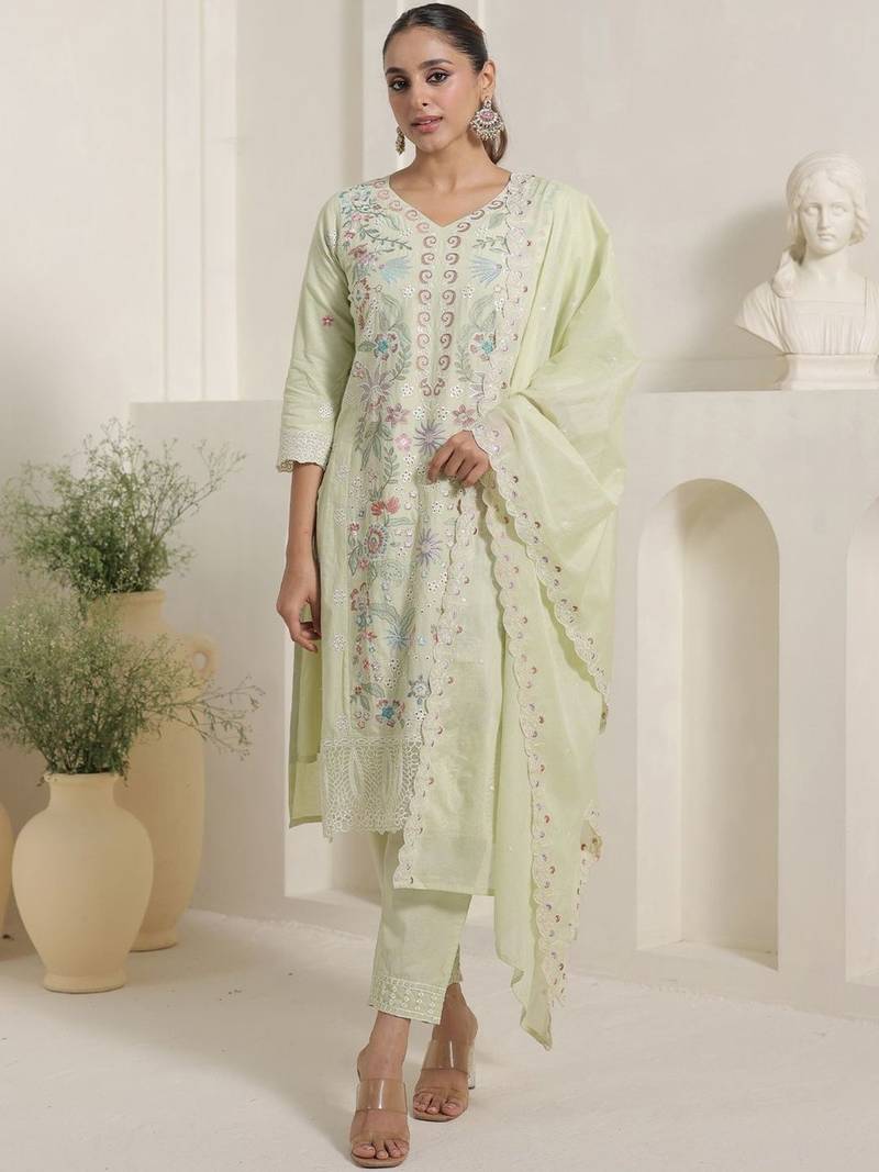 Women Floral Embroidered Thread Work Pure Cotton Kurta with Trousers & Dupatta