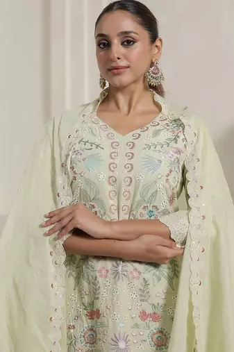 Women Floral Embroidered Thread Work Pure Cotton Kurta with Trousers & Dupatta