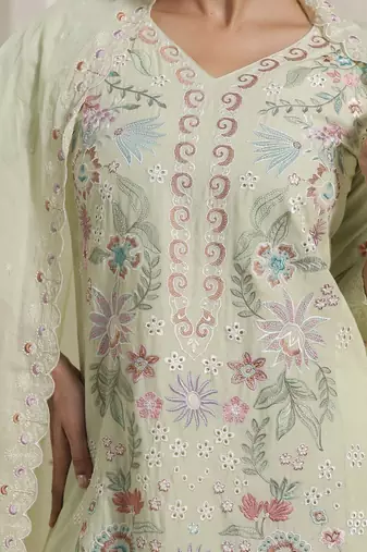 Women Floral Embroidered Thread Work Pure Cotton Kurta with Trousers & Dupatta