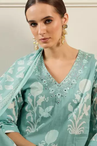 Women Floral Printed Regular Mirror Work Pure Cotton Kurta with Trousers & With Dupatta