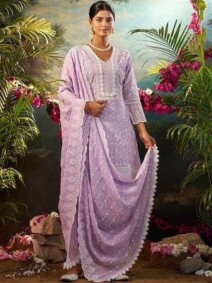 women ethnic motifs embroidered cotton kurta with trousers & dupatta 3