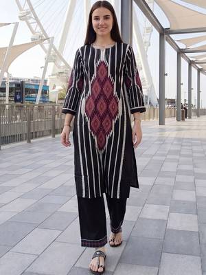 Women Printed Regular Pure Cotton Kurta with Palazzos 1