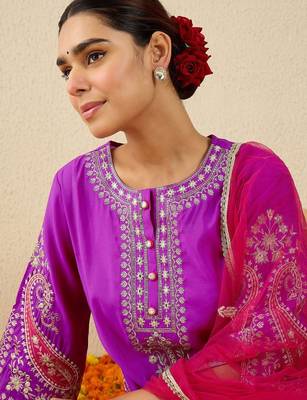 Floral Yoke Design Round Neck Thread Work Straight Kurta & Dupatta with Trousers 2