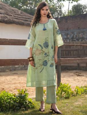 Women Floral Printed Regular Pure Cotton A-Line Kurta with Trousers 1