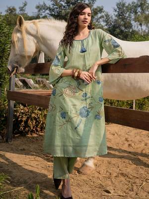 Women Floral Printed Regular Pure Cotton A-Line Kurta with Trousers 4
