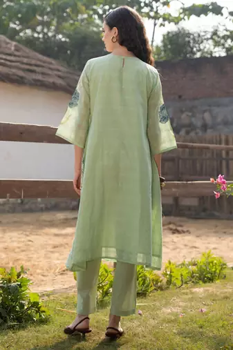 Women Floral Printed Regular Pure Cotton A-Line Kurta with Trousers