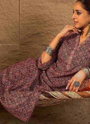 Women Printed Regular Pure Cotton Kurta with Trousers 3
