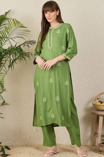 Floral Embroidered Round Neck Thread Work Straight Kurta & Trousers