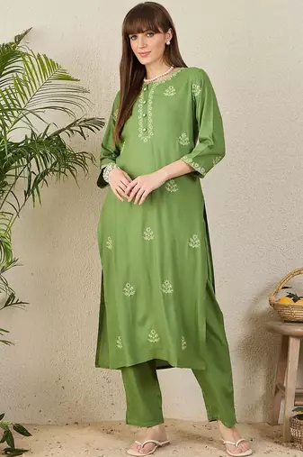 Floral Embroidered Round Neck Thread Work Straight Kurta & Trousers