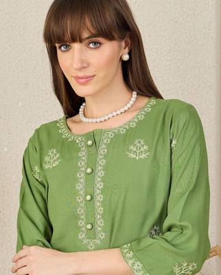 Floral Embroidered Round Neck Thread Work Straight Kurta & Trousers 2