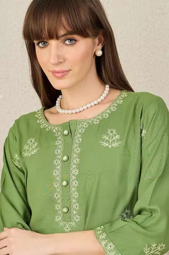 Floral Embroidered Round Neck Thread Work Straight Kurta & Trousers