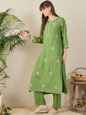 Floral Embroidered Round Neck Thread Work Straight Kurta & Trousers 3