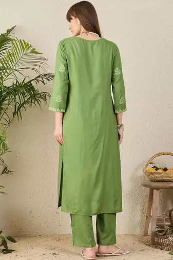 Floral Embroidered Round Neck Thread Work Straight Kurta & Trousers