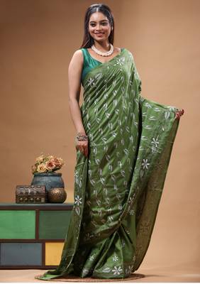 green silk blend stitch saree with offwhite hand-embroidered floral pallu 2