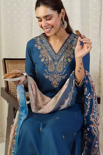Ethnic Motifs Embroidered V-Neck Thread Work Kurta With Trousers & Dupatta