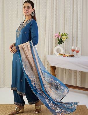 Ethnic Motifs Embroidered V-Neck Thread Work Kurta With Trousers & Dupatta 5