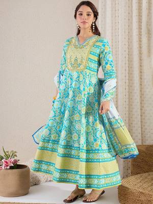 Floral Printed Notch Neck Pure Cotton Kurta With Trousers & Dupatta 3