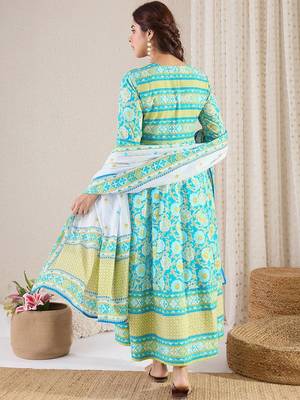 Floral Printed Notch Neck Pure Cotton Kurta With Trousers & Dupatta 4